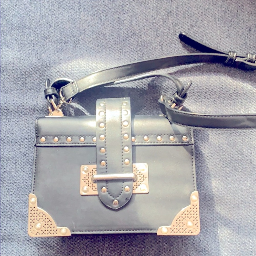Buckle shoulder bag